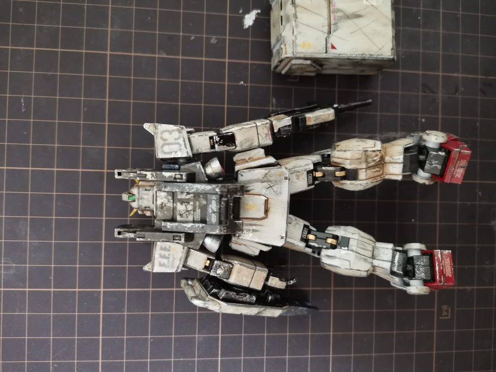 背面はこんな感じ。
ちなみに水転写デカールは
すべてブルーディスティニーの時の
あまりを使ってます!