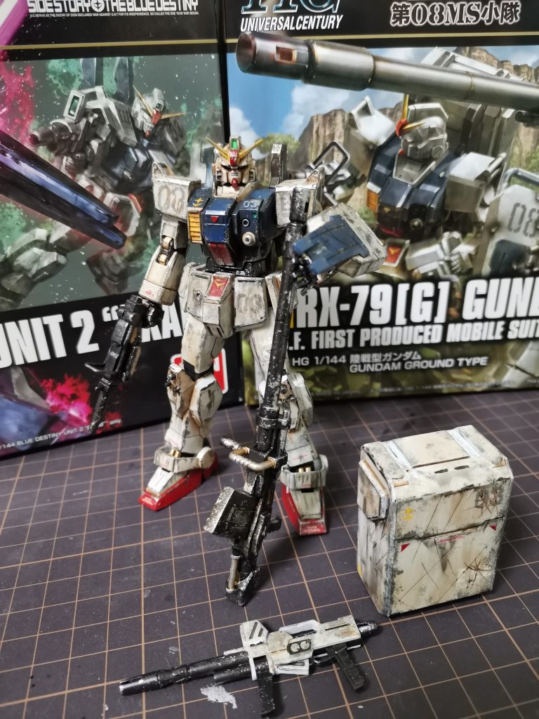 まずは立ち姿。
ちょっと汚しすぎた感はありますが
自分はこのくらい汚れているほうが
『陸戦型』って感じがするので
気に入ってます❗