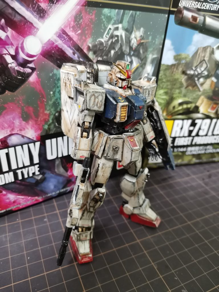 ビームライフルを持たせてみるとこんな感じ。