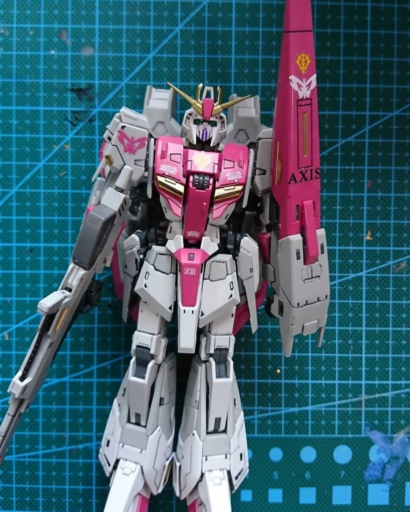 ジオンのデカールとハマーン様のデカールを貼りました！m(__)m