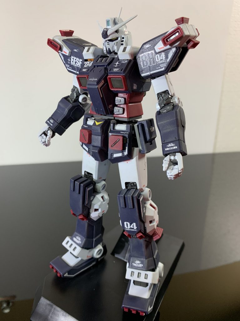 前身のアーマー装備状態。ゴツくてシブイ。