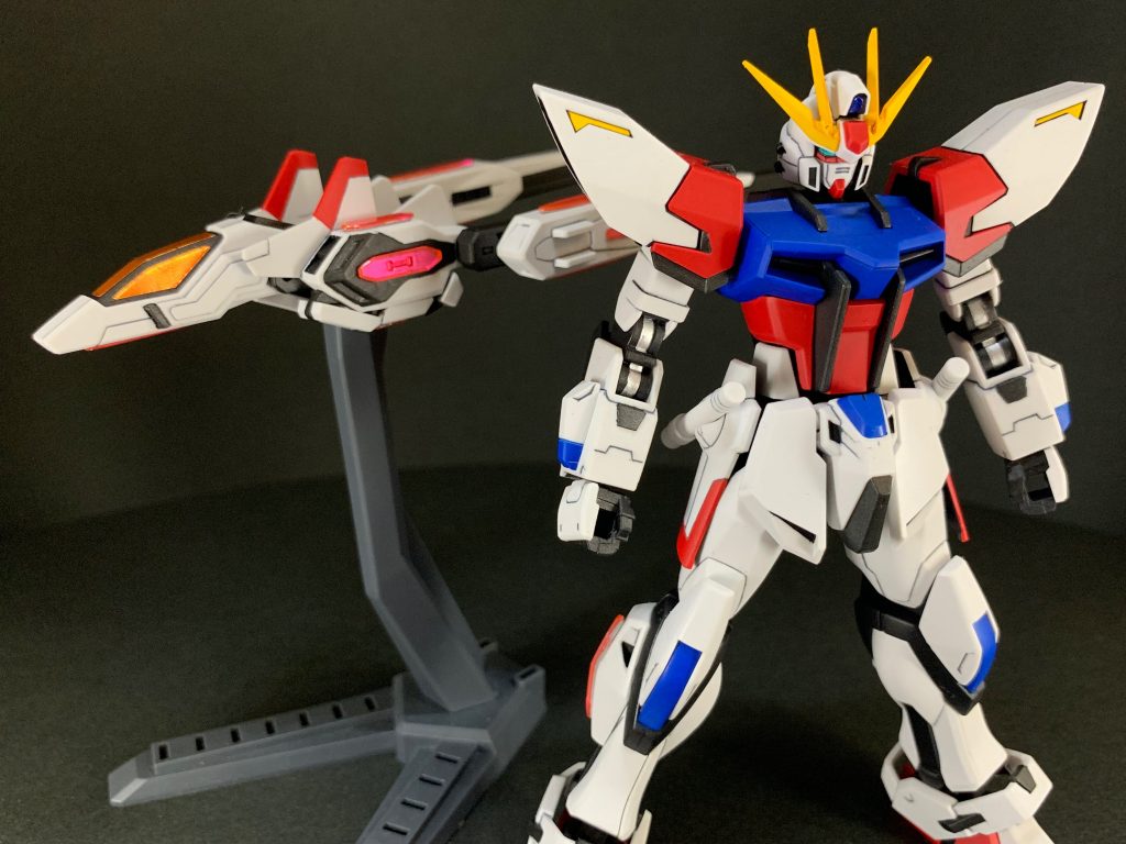 ビルドストライクとユニバースブースターの状態。
ユニバースブースターが特に部分塗装しなきゃいけないところが多くてしんどかったです。
黒色と黒鉄色を自分なりに使い分けて塗りました。