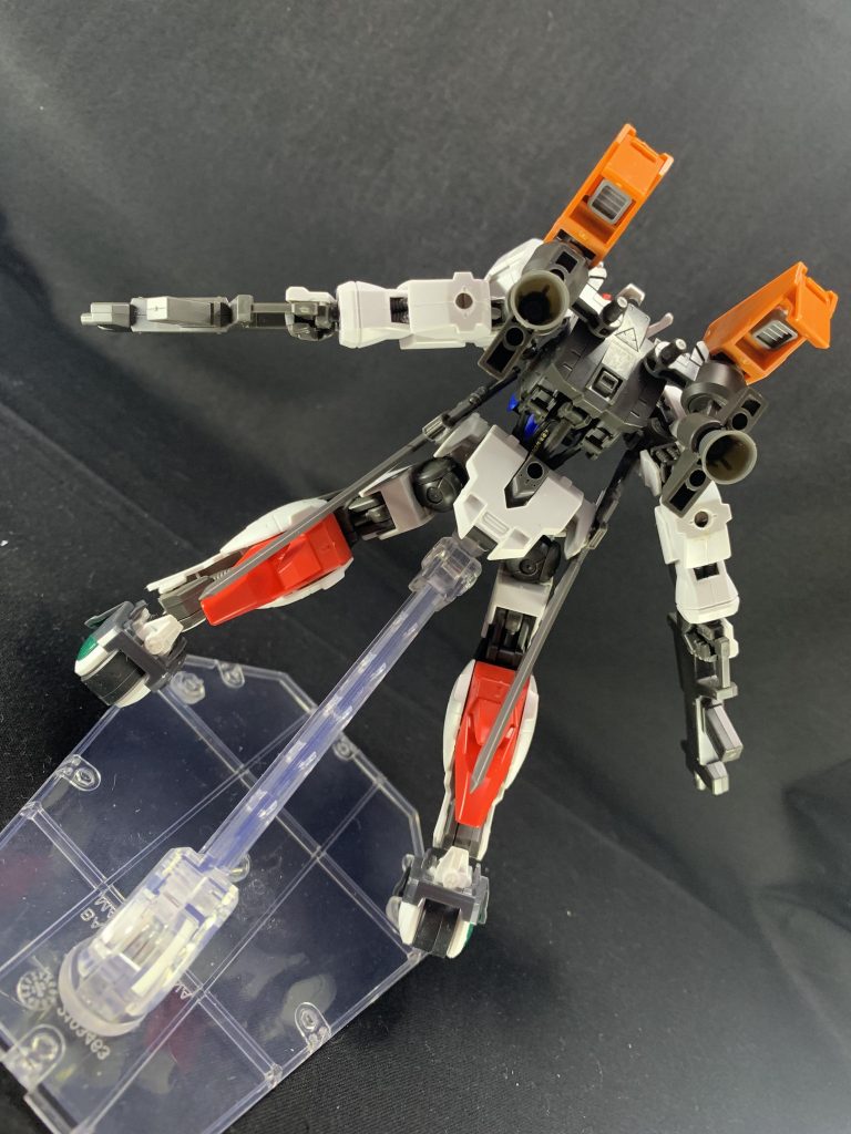 後ろ側はこんな感じです。なにか拡張に使えるかとユーゴの足のピンを、そのまま残していましたが、今のところ活用出来そうなアイディアが出てこないから、その内切ろうかな。