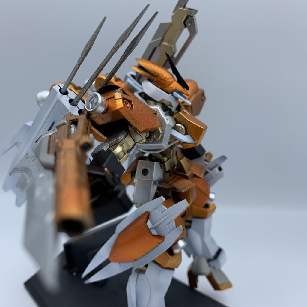 ASW-G-37フェニックスから武装
ベイオネットマシンガンM32‐ORBのクロースアップ
ベイオネットマシンガンM32‐ORBとは大型のレールガンマシンガンです。
弾丸のサイズは通常の120mm25口径ライフルと同類。
下の方には大型ベイオネット