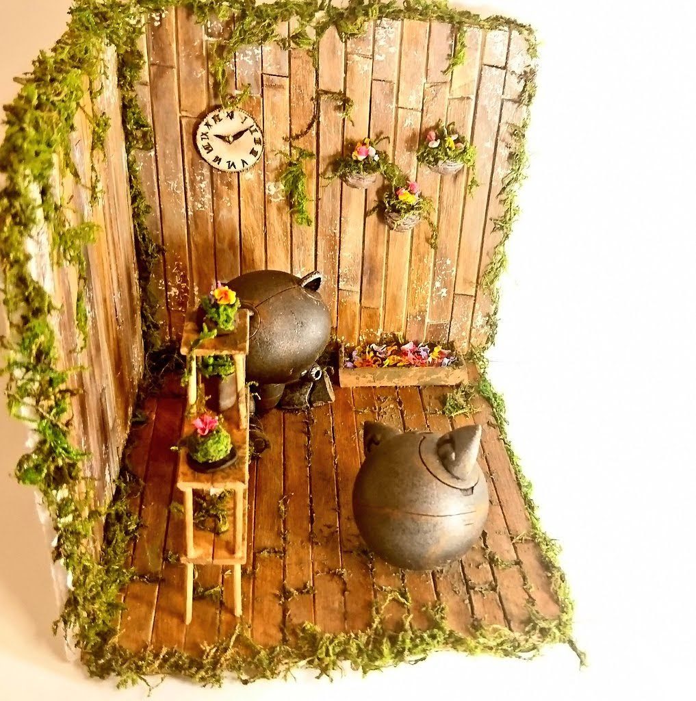 ハロ、プチッガイにサビ感を出し、お部屋に緑を這わせることで時間の経過を表現しています♪
暖かみのある木の色がいい感じですねー(●´ω`●)♡♡