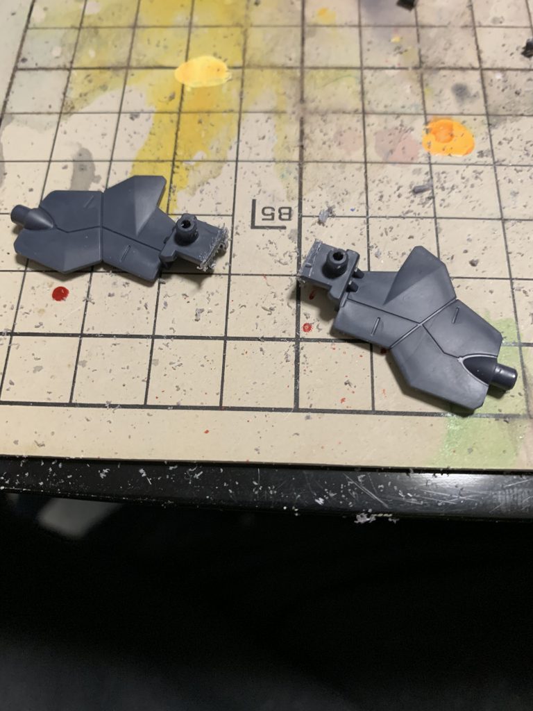 工程3
ヴィートルーウェポンズのパーツを写真の様にカットします。