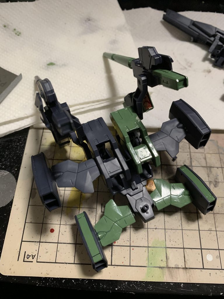 工程6
後は工程5のパーツを工程2のパーツに取り付け、写真の様にパーツを取り付けて完成です!(試行錯誤しながら作ったので一部、色がついています。)