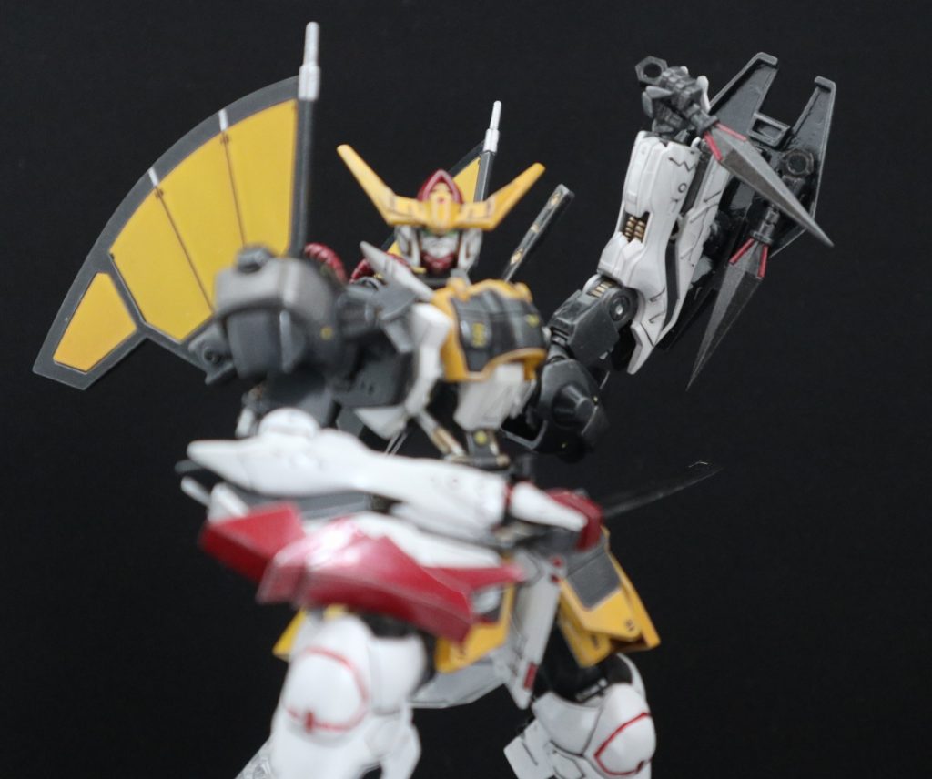 バーストクナイを構えて。