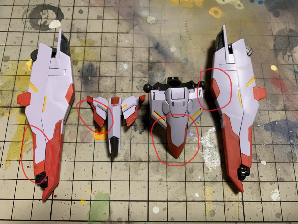 塗装詳細　腰部
フロント、リアスカートとサイドのバインダーに一部を赤く塗りました。