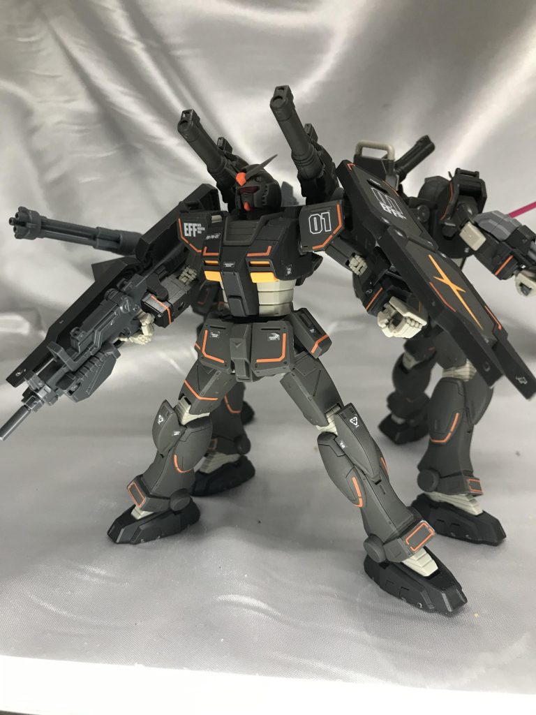 一番好きな砲撃型。
砲撃する位置でそんな二枚も盾がいるのかと思うけどカッコいいからヨシ!
局地型ガンダムの折り畳み式の盾、めっちゃカッコいいですな(*゜ー゜)