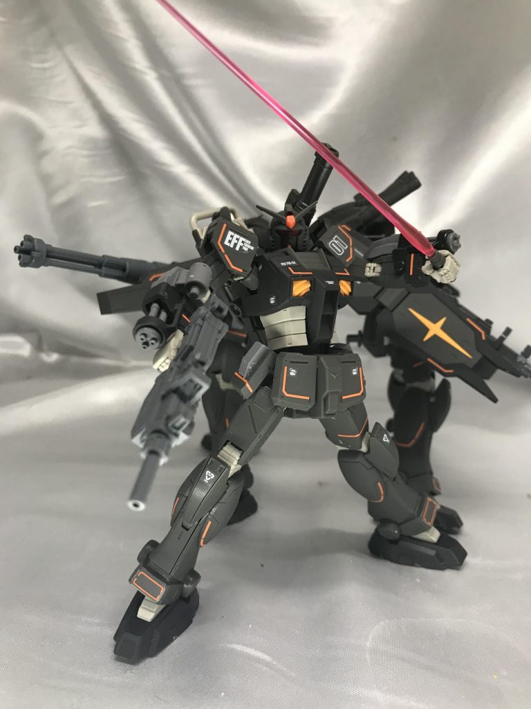 両手小型ガトリングもちの隊長機的ポジション。
前身に走るオレンジのラインがいかにもMSVって感じがしてほんと渋い。
怒り肩にさせてサーベルもカッコよく構えられます(///▽///)