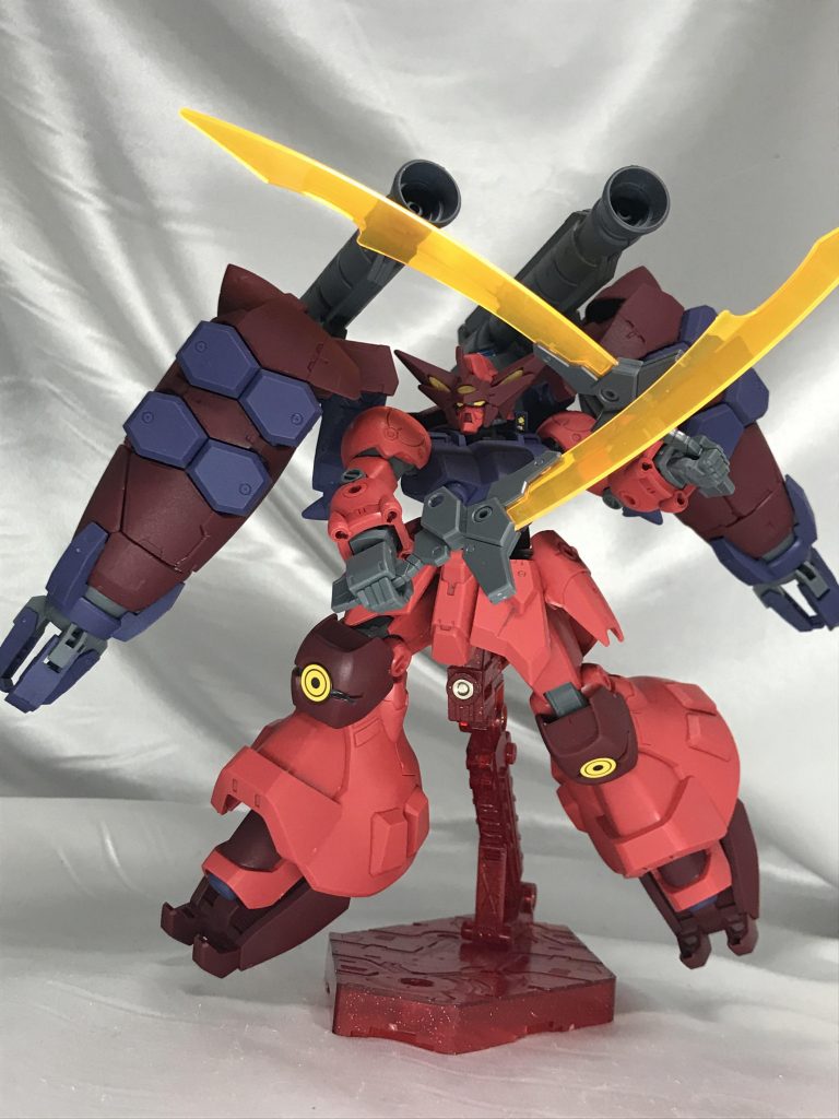 この剣めっちゃ好き(///▽///)
腕の関節はかなり渋いので、がっちり構えられます。
バズーカがディフォルトだと蓋閉まってるような作りなので、
バーニアを接着するだけでも映えて見える気がします。