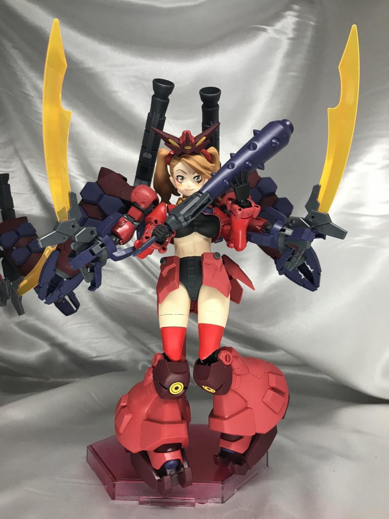 サブアームはバインダーから変更、肩から伸びる方式に。
重量としてはギリギリですがポージングは可能です。