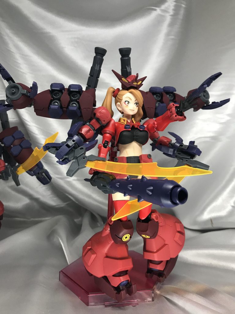 一斉発射。
お腹素敵(///▽///)
金棒バズーカ、背部バズーカには余剰のバーニアを貼り付け、銃口っぽく加工しました。
写真では大変わかりづらいんですが、再ドアーマーはリアまで下げているんで、
横から見るとざっくり太ももまで見えるようにしています。