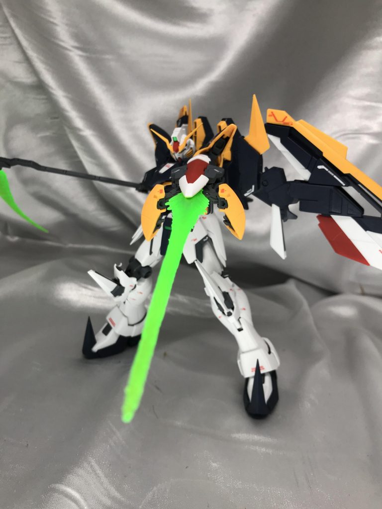 武器はビームサイスとバスターシールド。
バスターシールドほんと大好きめっちゃカッコいい！！
TV版とデスサイズヘルにあったものより盾感が減り、攻撃全振りのエグさがあります。