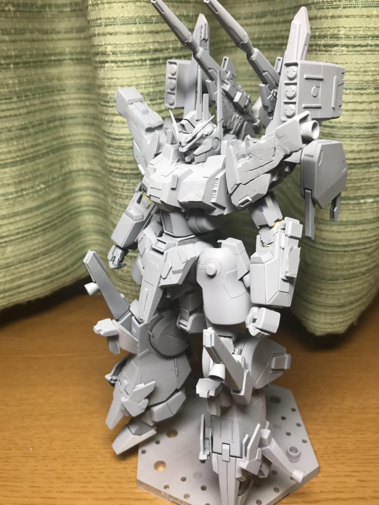 サフ萌え
パテを初めて本格的に使ったので
肩がバッコバッコです・・・作り直したい・・・