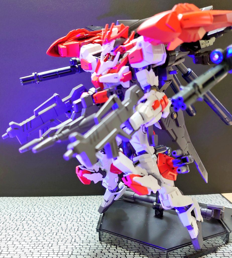 メルア『マーカーを！』アキト『ロックした！　フルアタック！』