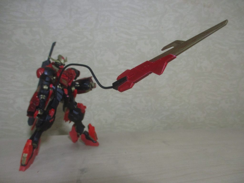 ルプスレクス同様、伸びます(当たり前w)。コレにより、遠くの敵も簡単には逃げられません(という設定)。