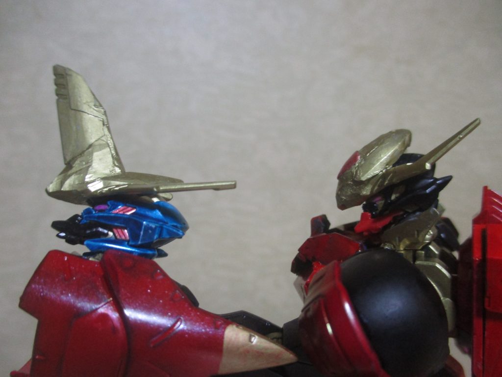 次回予告現在・絶賛塗装中のオリガン(左の首だけ塗った奴)を近日中に載せますので、よろしくお願いいたします(--)