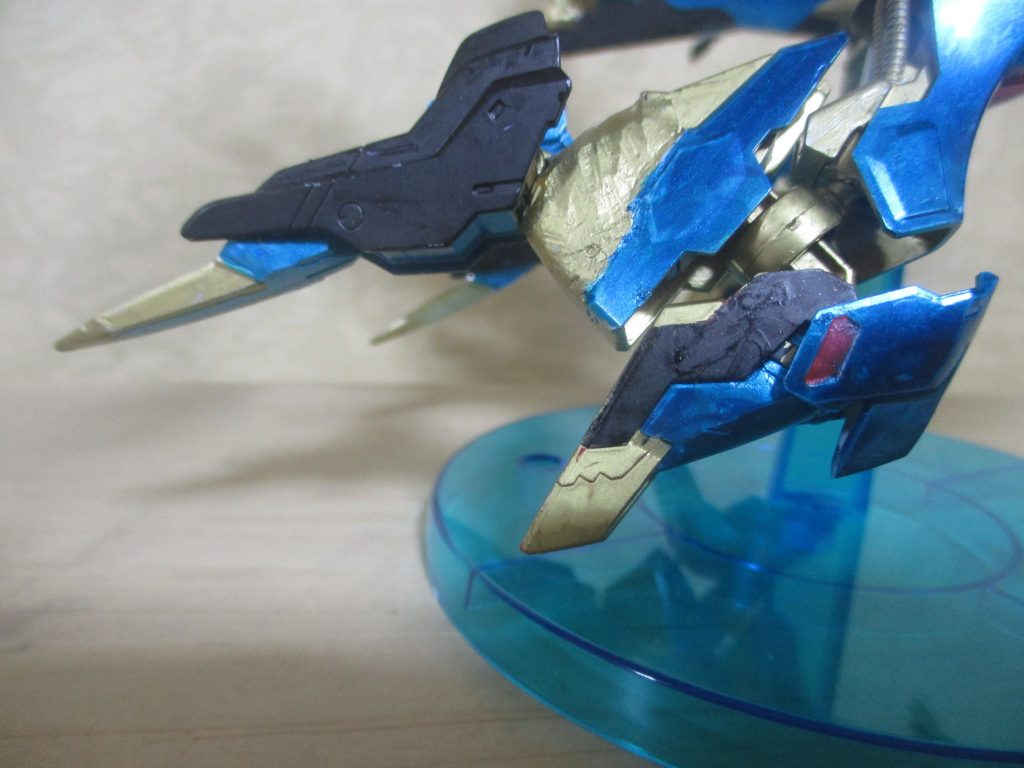 両足は、空中では、この様に変形します(マルコシアスの肩を使用)。