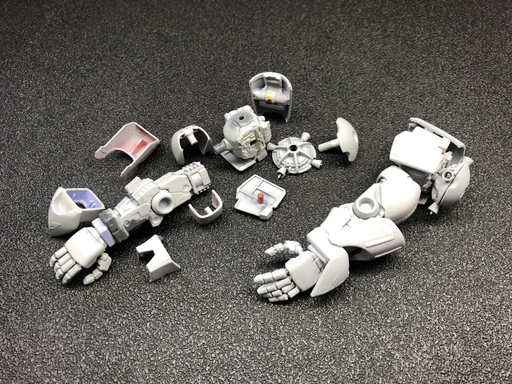 各装甲ははめ込みできるように加工してあります。※塗装時に作業が楽になります。