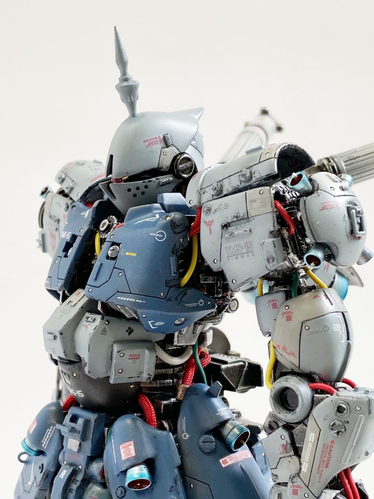 放熱目的のため、各部動力伝達パイプはあえて露出しています。