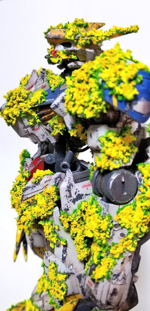 首と胴体延長してます。電源落ちてるのでカメラアイは黒くしてます。