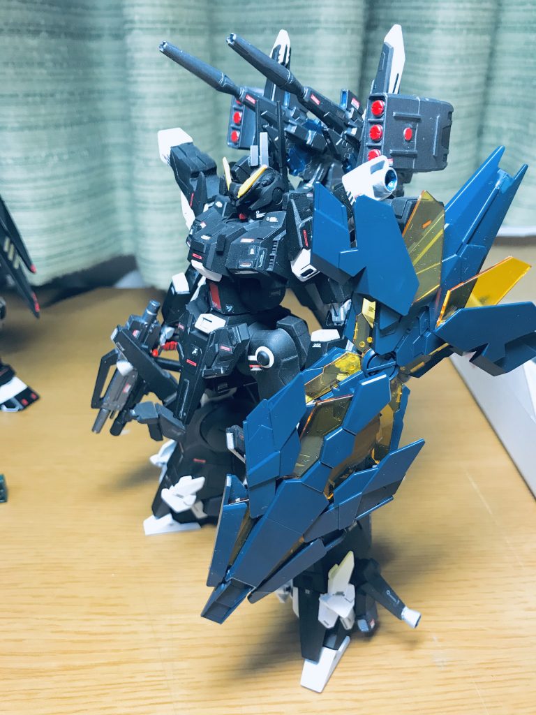 没２。アームドアーマーDE
シールドくらいならサイコフレームあっても～と思いましたが、
シールドの接続のボールジョイントが重さに耐えられず・・・