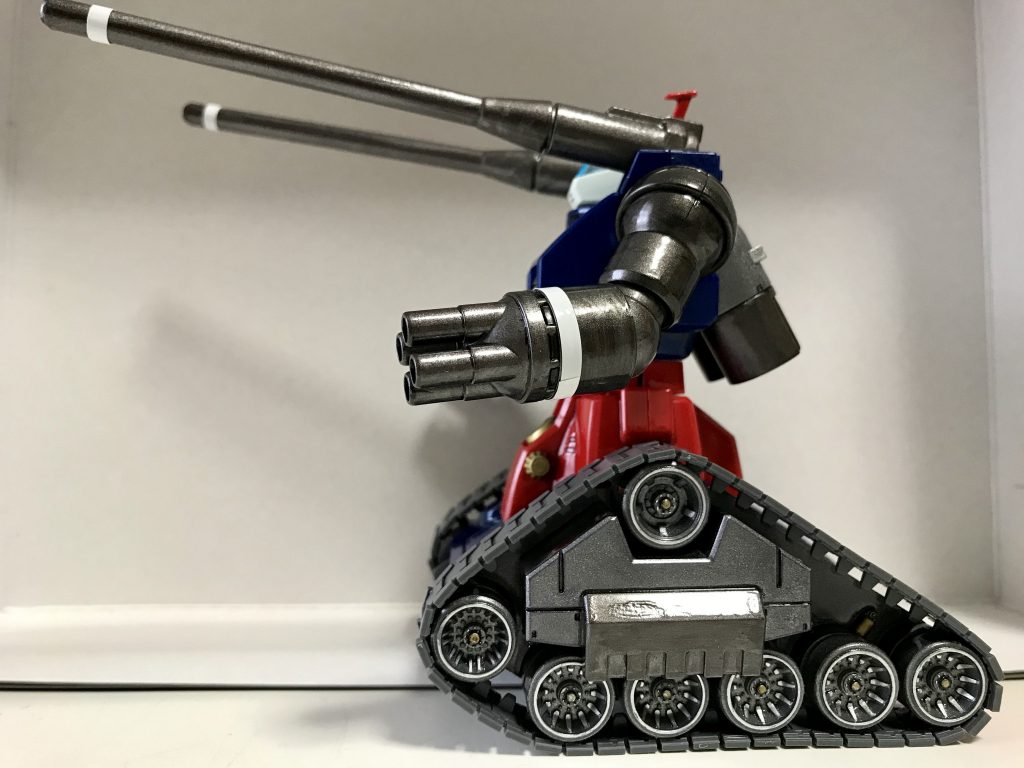 腕と砲身の白いラインは塗装ではなくマスキングテープです。単なるアクセントです。
履帯の墨入れ(約100か所)は、さすがに飽きました(汗)