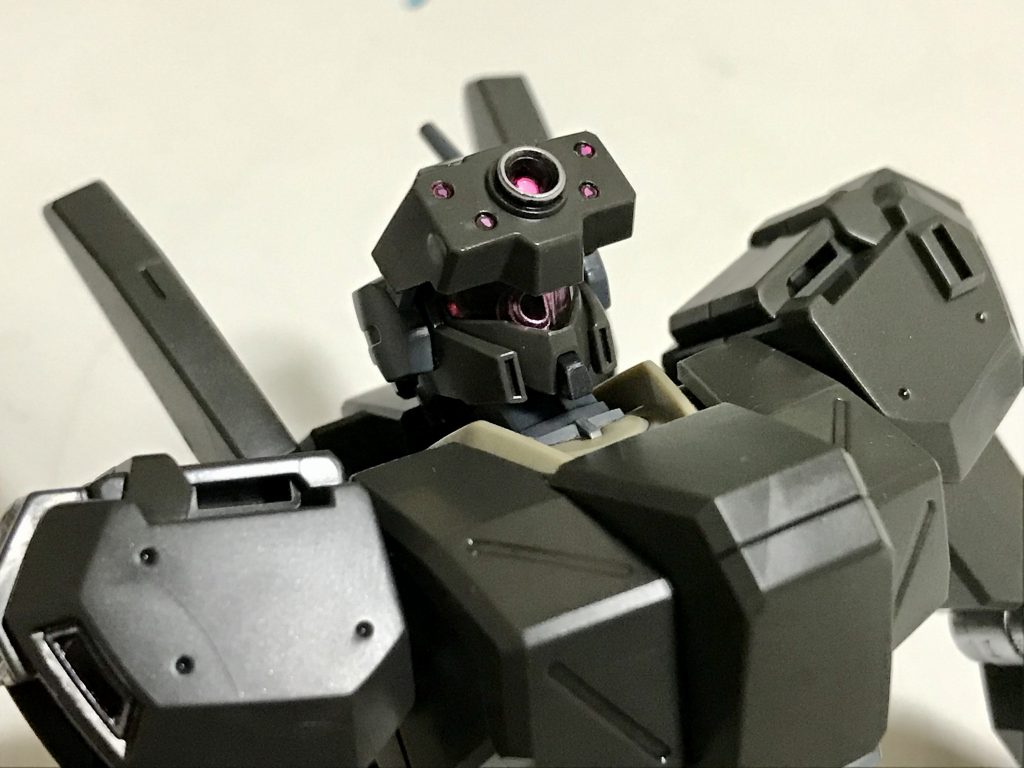 照準バイザーはシールではなく塗装で再現しました。