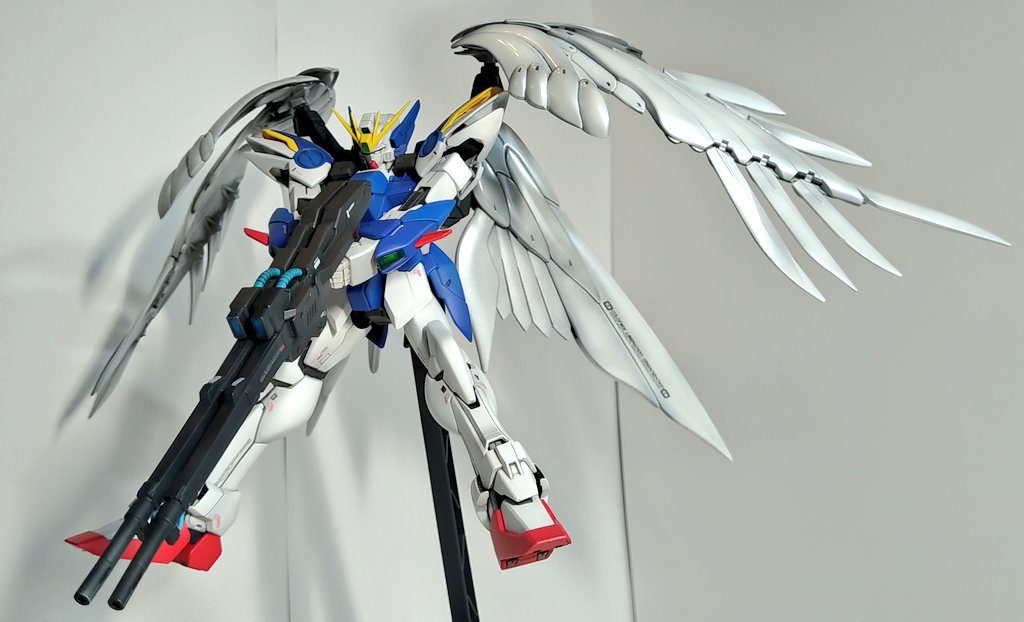 羽やらライフルやら 立体物としてすごい見所満載です。かっこいい。