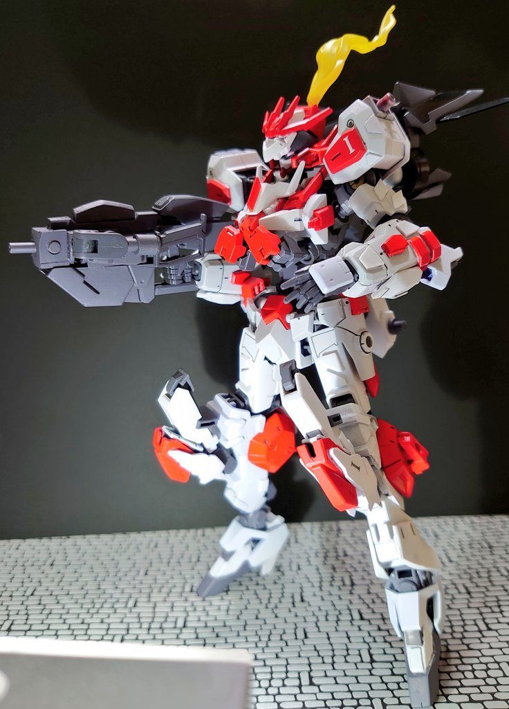 【デモリッションガン】ロングバレル無しでも発砲可能に改修発砲の際は、頭部から排熱光が出る。