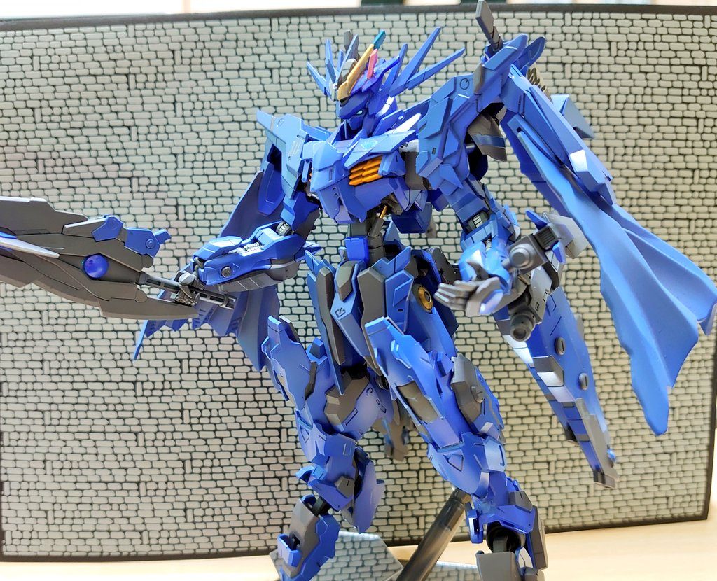 重すぎて手首が……(笑)
ここから制作過程です。