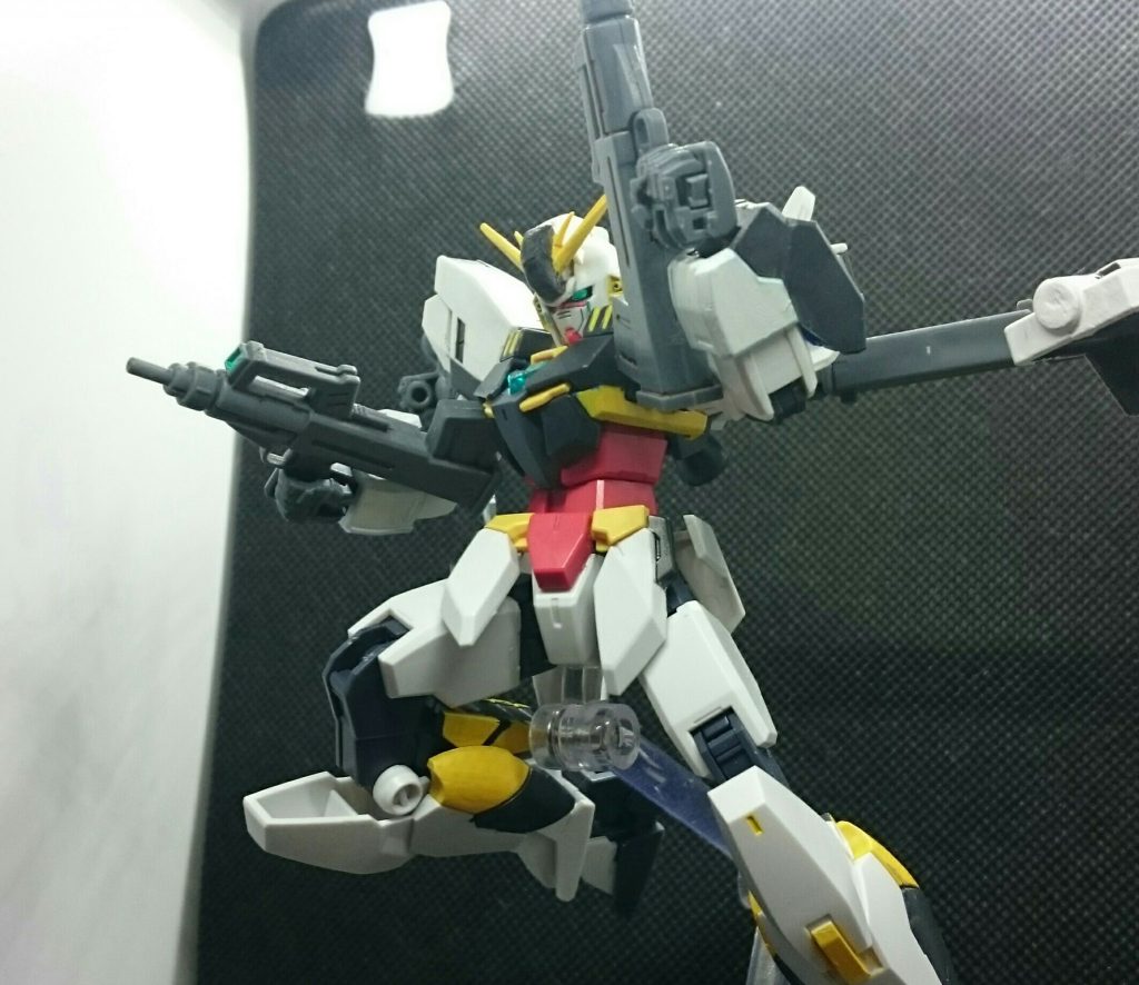 アトラスガンダムを意識してるのでマシンガンは二挺持ち