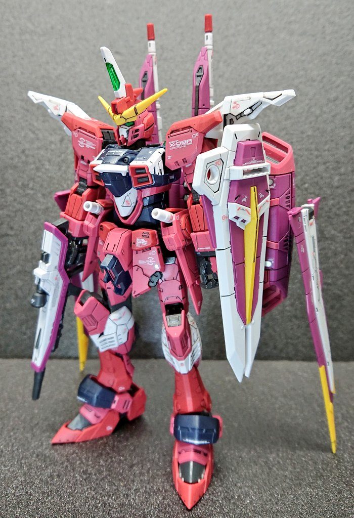 ド素人が組んでスミ入れとトップコート吹いただけでこの仕上がり…

現代のプラモは恐ろしいです