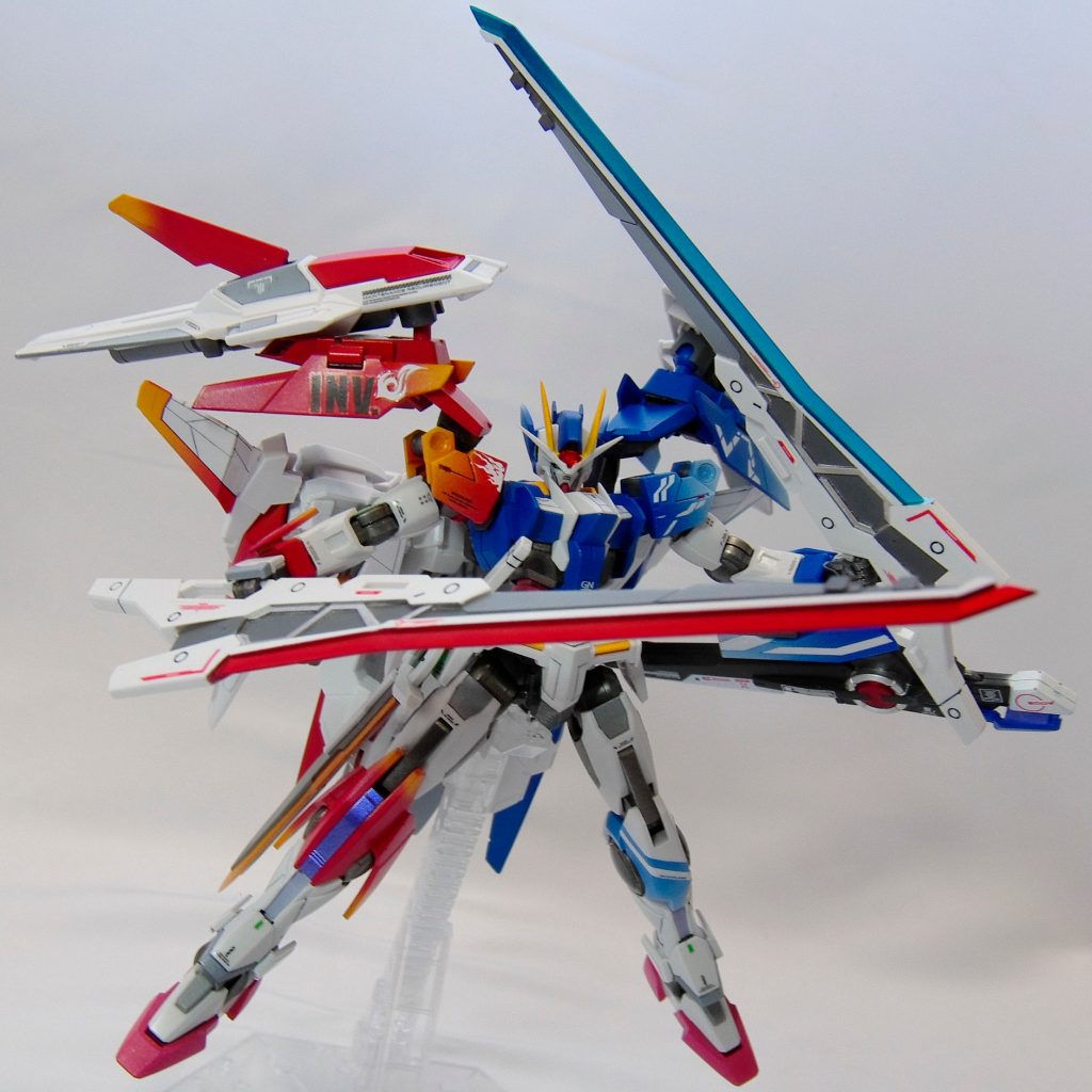 【GNバスターソードⅢ】
刃の部分を赤と青に。新色のロイヤルメタレッド、コスモメタブルーを使用しました。