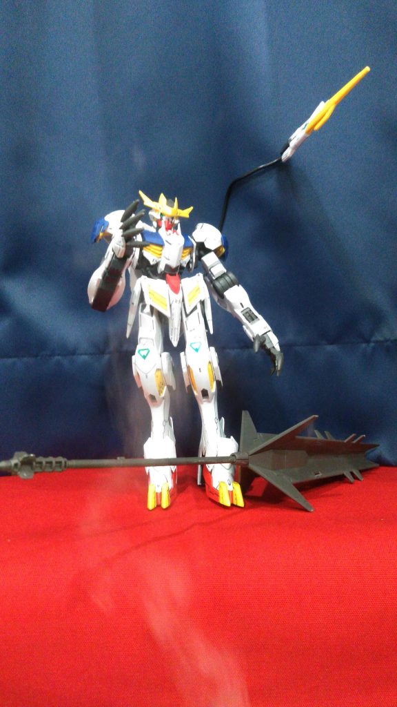 前にメイスを置いている状態