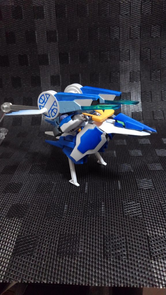 手足を折り畳むとバード形態に
ちゃんと鳥っぽく脚を出せるのがお気に入り