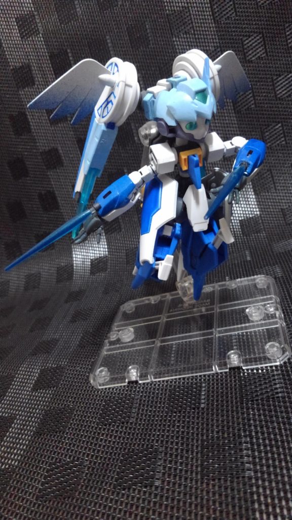 武器は両腕のビームサーベル兼ビームバルカン