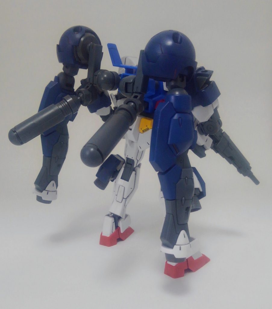 後方。適当なタンクパーツやらを組み合わせて開口したバックパックに付けられるようにしています。取って付けた感が半端ないですがあれですよ、あのビックリドッキリメカが思い付きで飛ばして来たんでしょうよ(責任転嫁)
これも結構悩みながらの作製でした。一番色をどうするか悩み、結局グランサっぽいブルーということでティターンズブルーを使用しました。最初は素材の色のままでもいいかと思いましたがリクエストもありこの色に落ち着きました。改めてこのキットをいじって、やはり可動範囲や出来はいいものだ！！としみじみ思いました。

以上です。ご覧頂きありがとうございました。