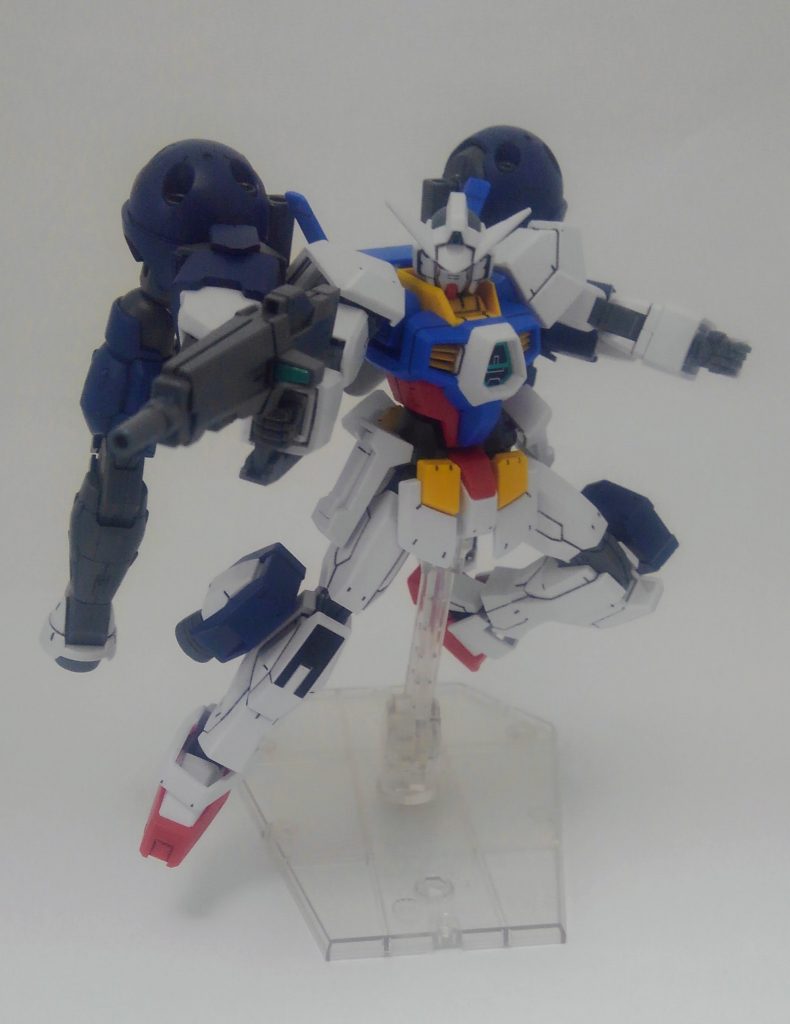 というわけでガンダムAGE-1を全部乗せできるよう強化パーツにしてノーマルにくっつけてみました。AGE-1を全部揃えて(爆)使いたいものをジャンクや各種ジョイントでそれっぽくしてます。塗装はガンダムマーカーのティターンズブルーをエアブラシシステムで行いました。(このカラー、色の乗り悪いですか・・・？)