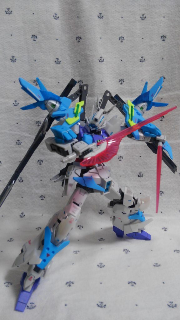 ビーム・ソード・アックス
ビーム・サーベル
ビーム・ソード・アックスはムーンガンダムからビーム・サーベルはフロントアーマーをダブルオースカイのものに変更して装備しています。