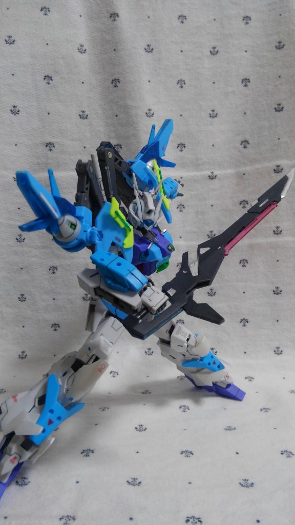 近接武装ゴース・メッサーです。
ドイツ語で大きな刃物という意味です。
実はこの撮影中に破損してしまい、曲がらなくなりました( ̄ω ̄;)