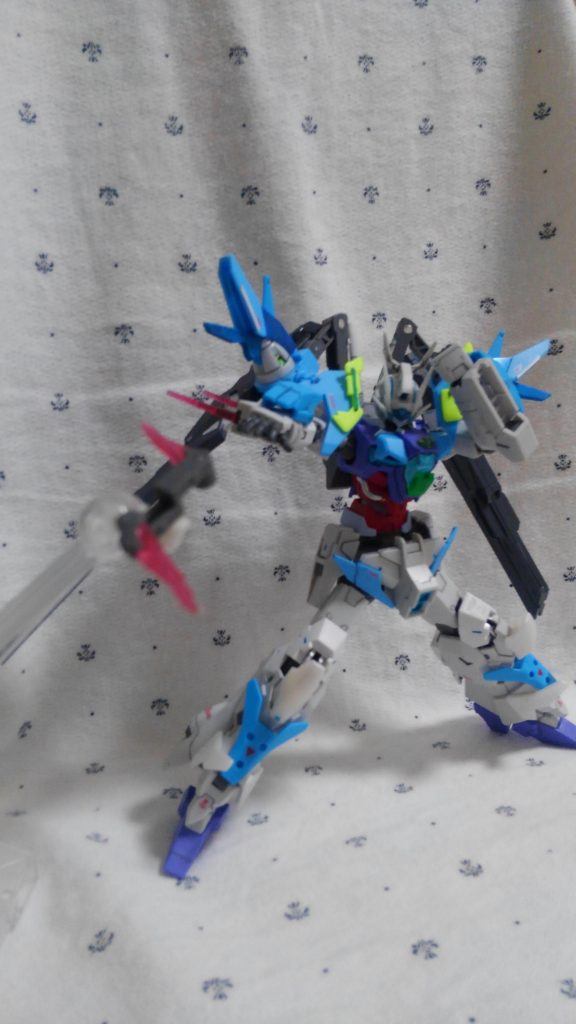 近接かつ投擲武装
シュメタリング・メッサーです。
シュメタリングはドイツ語で蝶々になります。ムーンガンダムの武装をそのままドイツ語にしてみました。