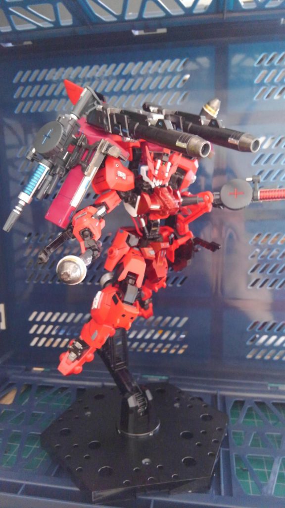 バックパックに追加されたキャノンで基地に攻撃、シュツルム・ファウストで追撃をかける!