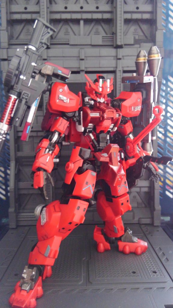 追加武器の配置などはサンダーボルトのザクやサイコ・ザクを参考にしました。