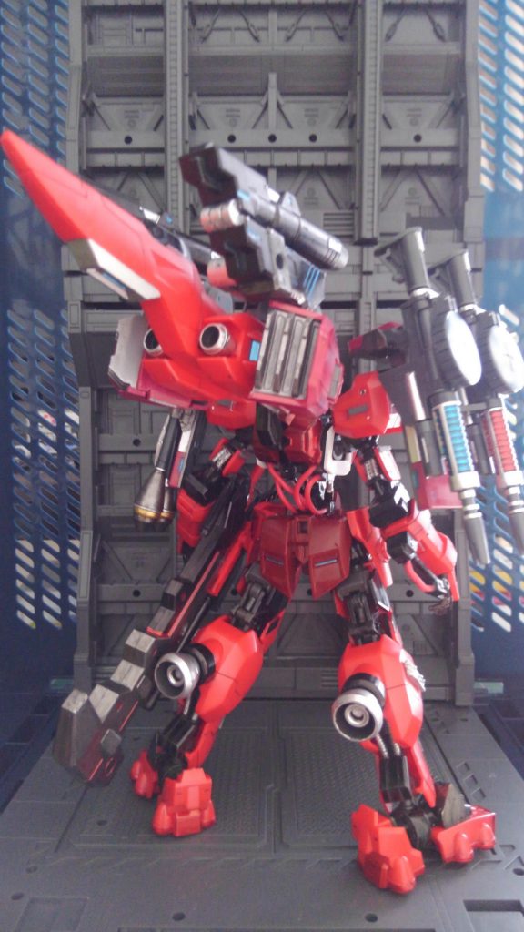 バックパックを展開した状態です。
対象拠点への強襲ということで、この状態で突っ込むイメージです。
最後までご覧頂きありがとうございました。今回の鉄血コンはミキシングはあまりせず鉄血キットで応募したくこの形になりましたが内部フレームの改造に時間をかけられたので満足してます♪