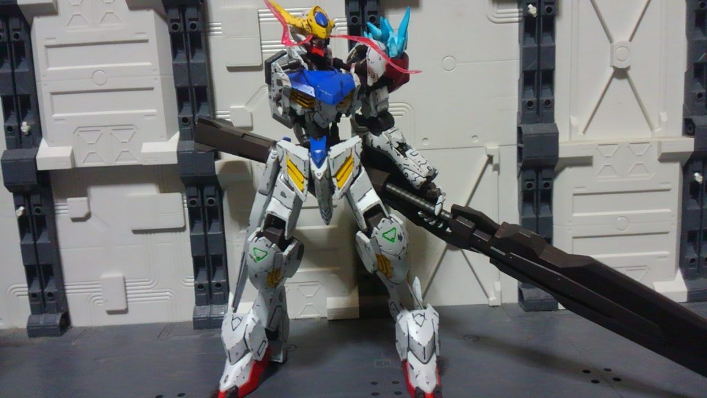 全体はこんな感じになっており、全塗装しております
バスターソードも塗装してあります