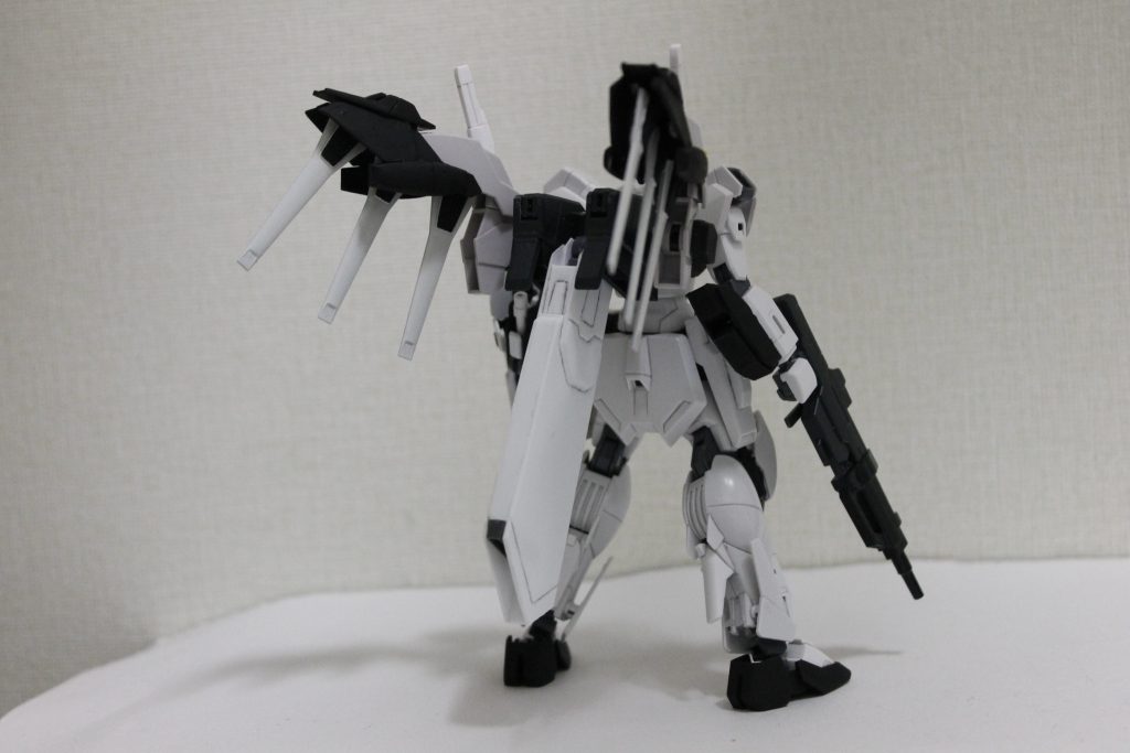 背面
中央部のプロペラントブースターはプラ板でスクラッチで作ったものをアームアームズで接続してます。