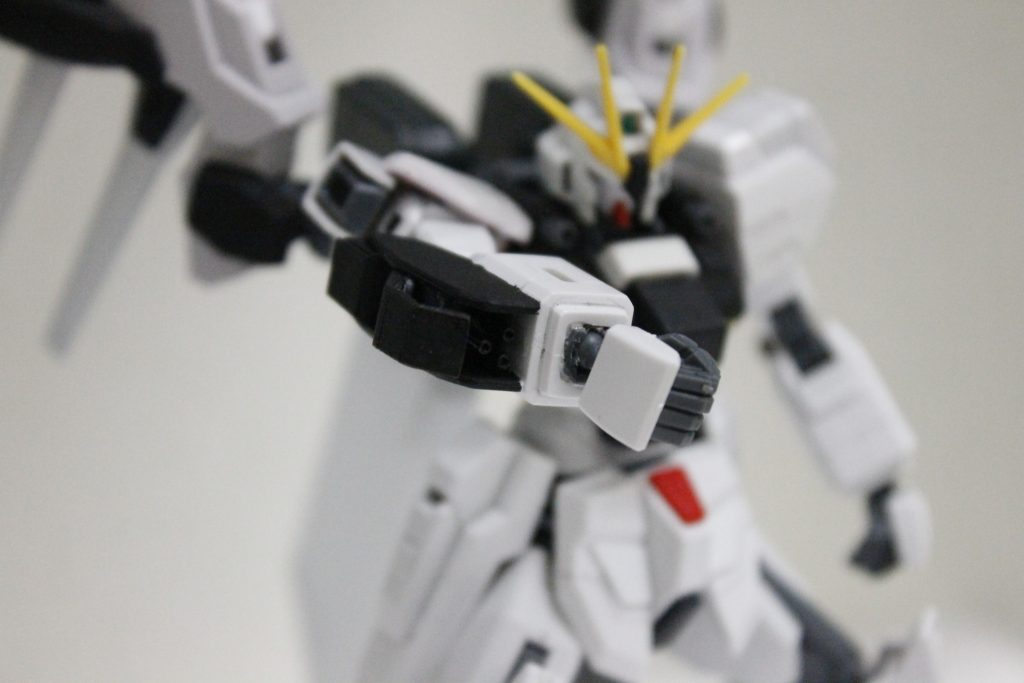 ガトリング砲
見えづらいですが右腕のカバーを開くと出てきます。
アレックスのガトリング銃身とアームアームズ以外はプラ板で作りました。